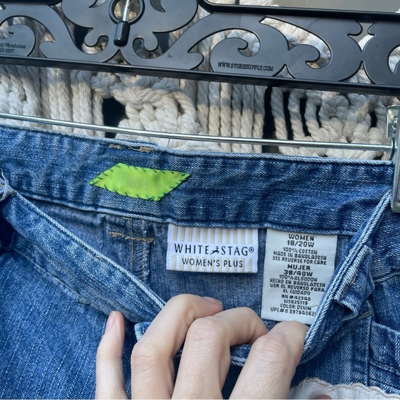 ERIKA KELLY APPAREL Patchwork Vintage Hankies & Lace Hand Sewn Denim Shorts - Picture 9 of 14